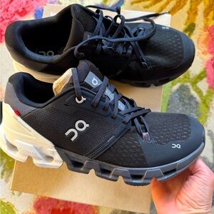 Woman’s Size New in box! Cloudflyer